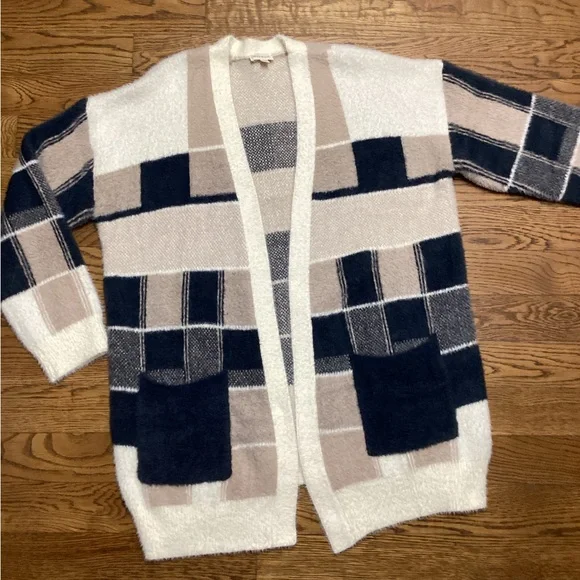 Hem & Thread Eyelash Cardigan Navy and tan plaid Checkered Motif Size Large - Picture 3 of 12